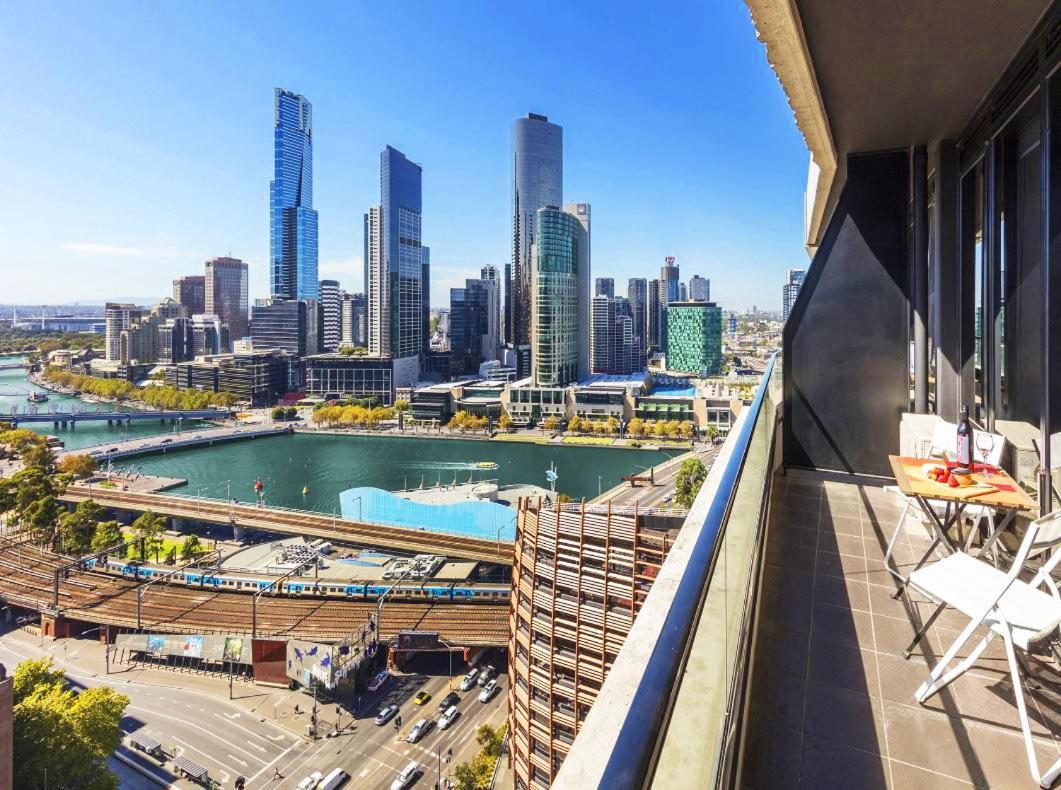 Aura On Flinders Serviced Apartments Melbourne City Exterior foto