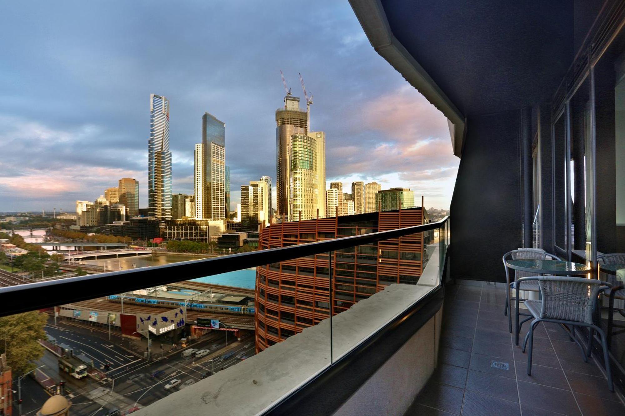 Aura On Flinders Serviced Apartments Melbourne City Exterior foto